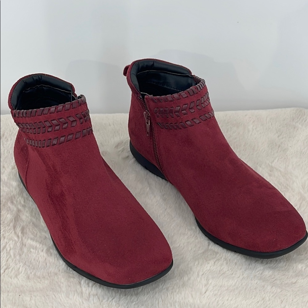 COMFORTVIEW, SIZE 10W  Women's Rich Burgundy Suede Ankle Boots